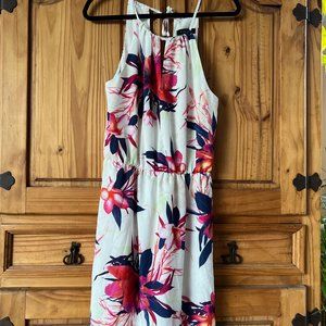 Dynamite White Floral Halter Dress – Lined, Flowy & Summer-Ready (S)